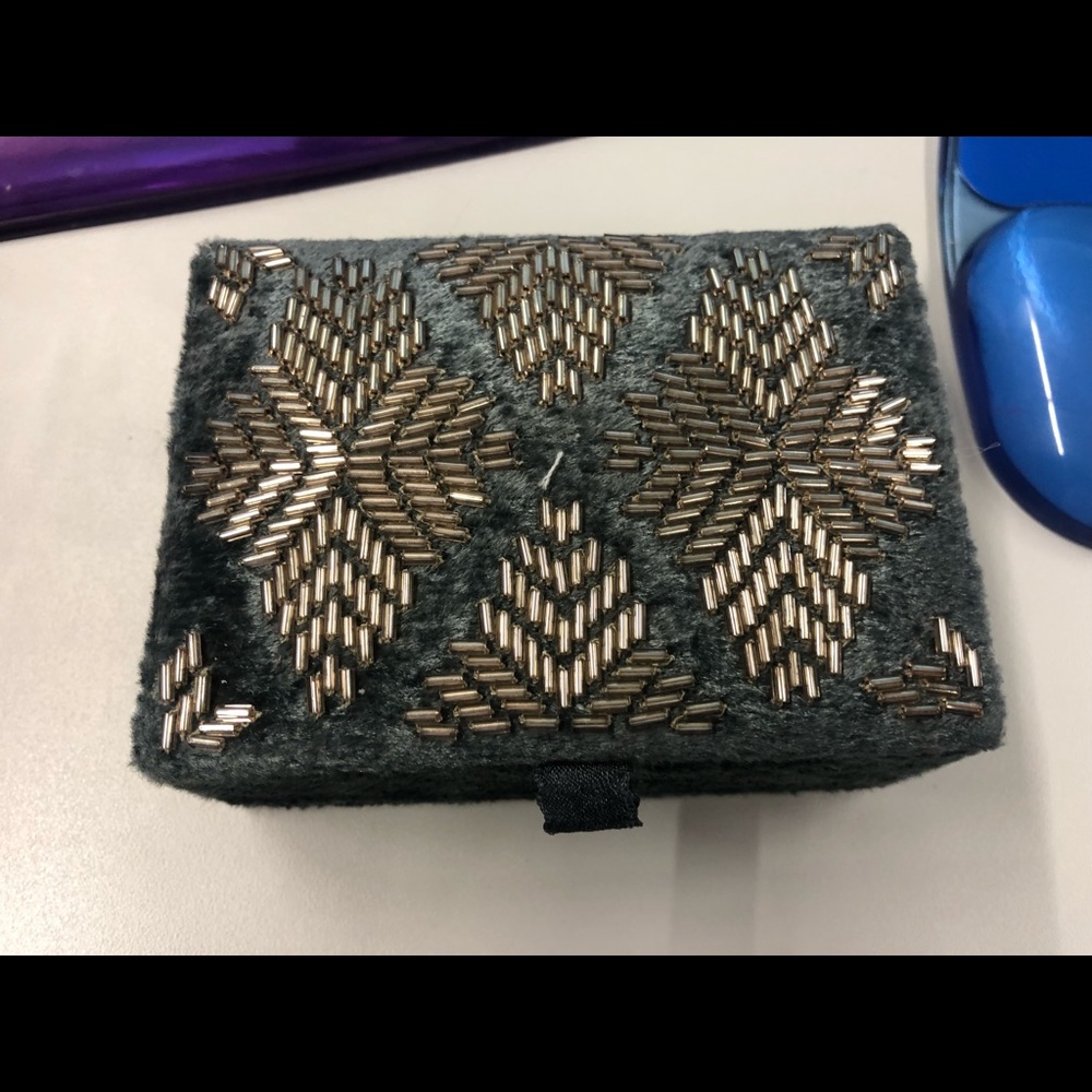 Jewelry box